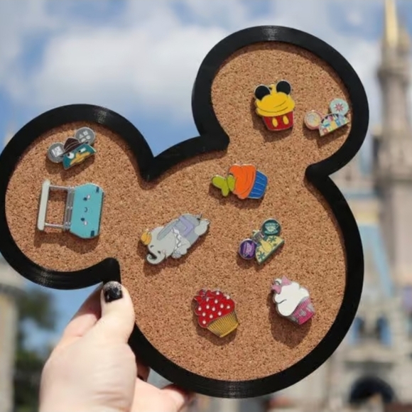 "DISNEY PINS" Your favorites & Grails are here !! Join my live !! - Picture 10 of 16